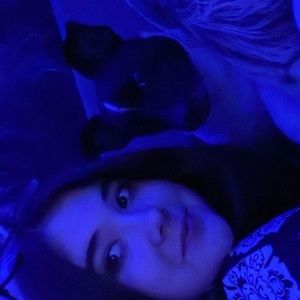 Meet your Posher, Emmi